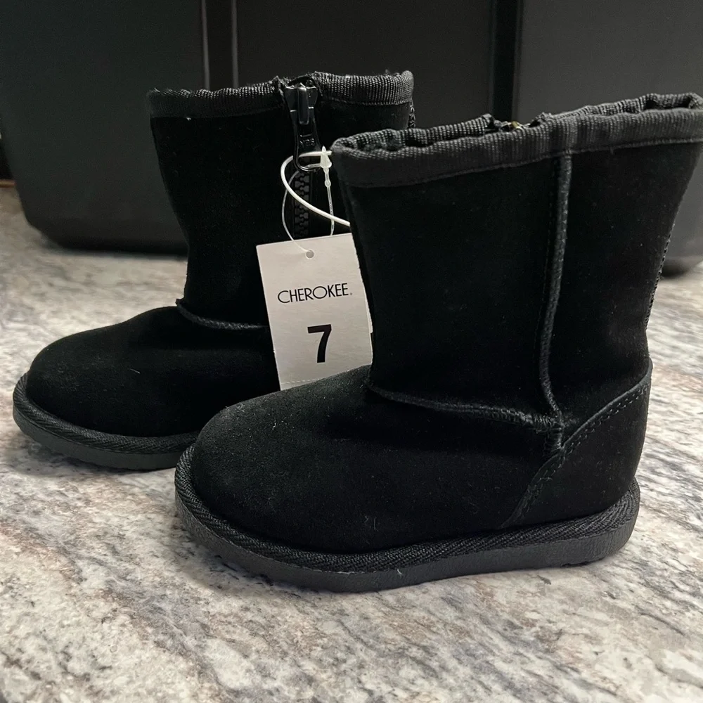 🇺🇸$5🇺🇸 Cherokee Black Faux Fur Lined Toddler Boots Size 7 NWT